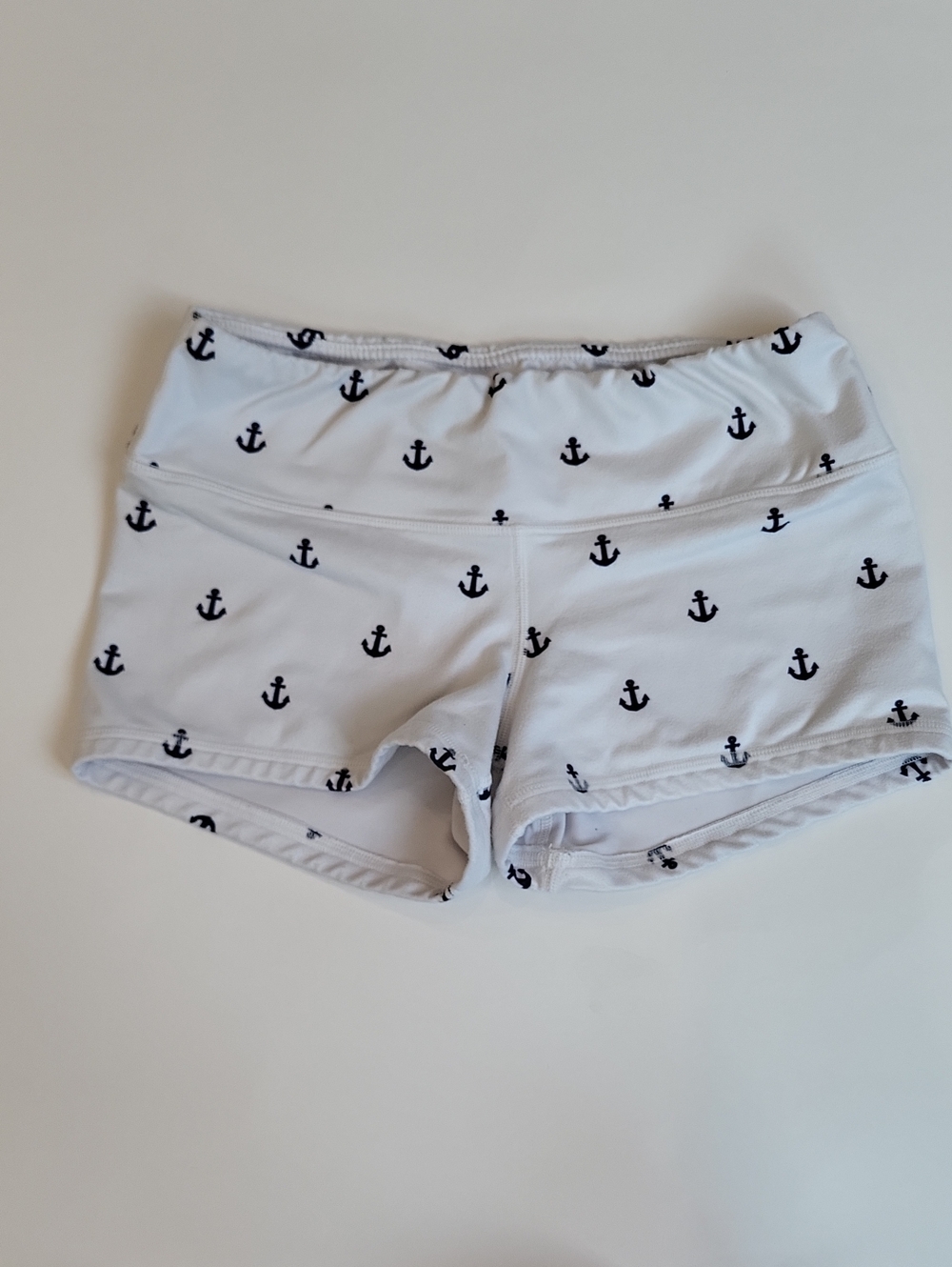 Fleo Women's White Anchor Print Active Shorts